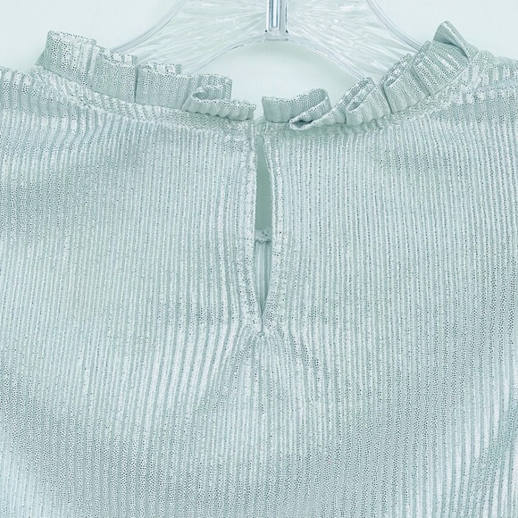Adrianna Papell Metallic Silver Pleated Sleeveless Blouse Ruffle keyhole/Button - Picture 7 of 11
